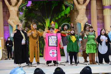 La XIII Gala de la Integración viste el escenario del Carnaval de La Tierra con el desfile de sus participantes/Lpcarnaval.